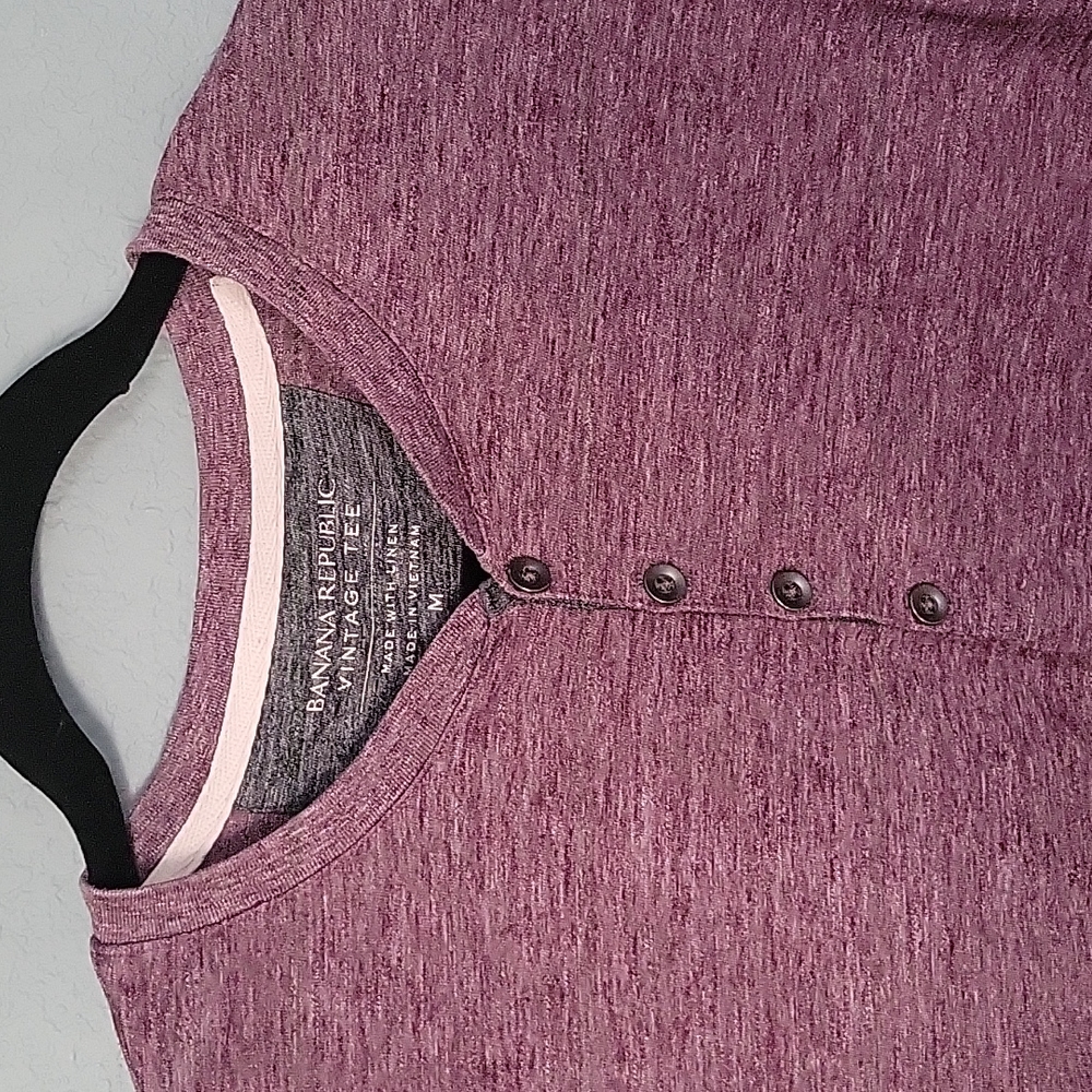 Banana Republic VintageTee made with linen men's 4 button crew. Burgundy heather